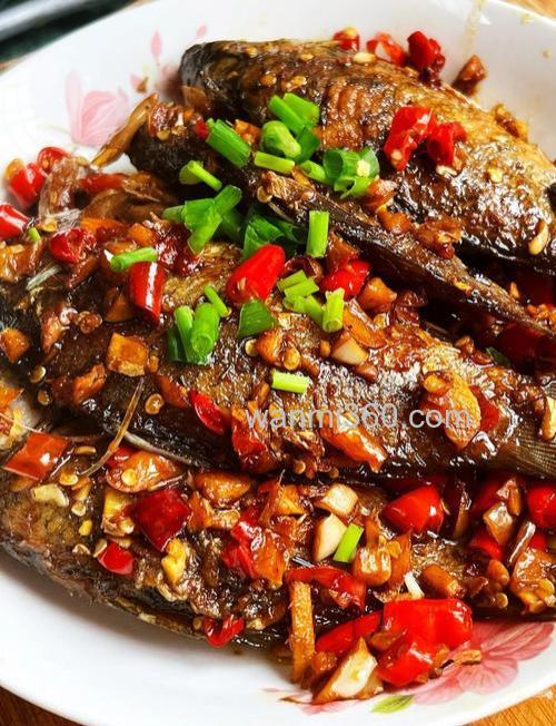 小鲫鱼喜欢吃的十种食物?