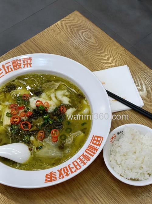 酸菜爱上鱼实体店的米饭用的什么米？