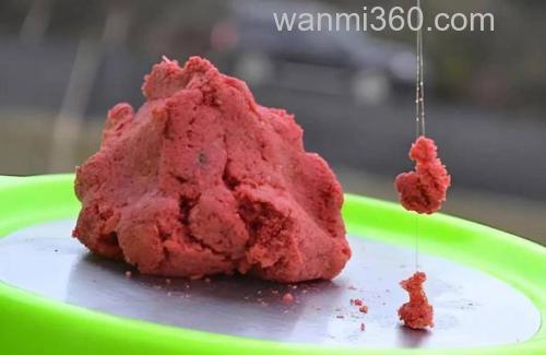哪些商品饵制作出来的拉饵是红色的钓鲫鱼用的饵？
