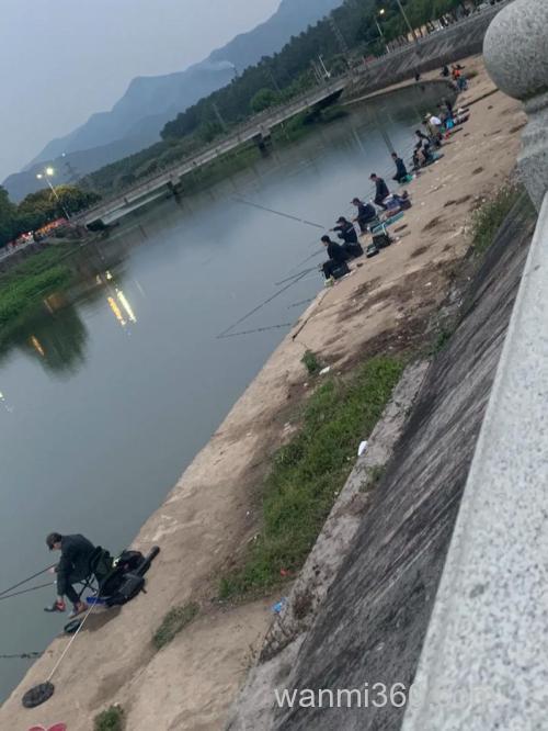 城市里的钓鱼人在哪里钓的?这6个地方不错!