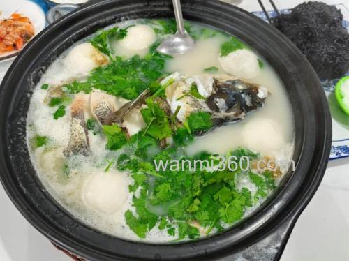 榴莲可以炖鱼头汤吗?